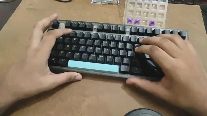 Putting Gamer Keycaps on Akko Crystal, nothing much--- Jank iphone 6 videos #ep16